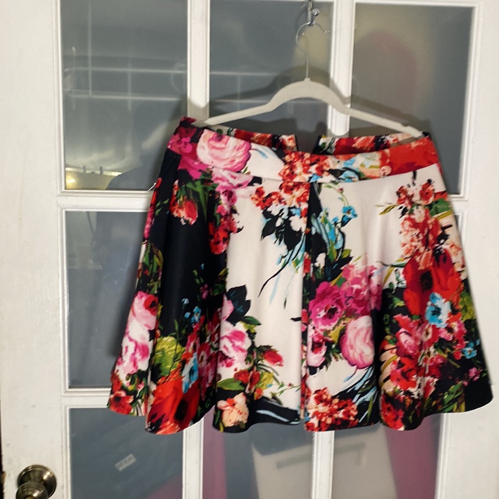Floral mini skirt